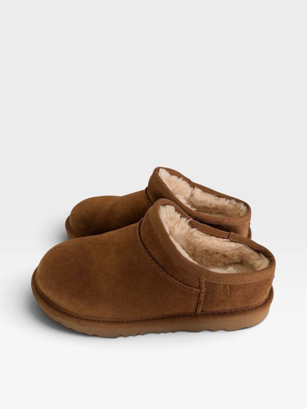 Ugg Classic Slipper Booties Chestnut Youth Size 2 Preppy Fall Warm Boots Casual